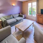 2 Bedroom Lovely In Saint-laurent-de-la-ca *
