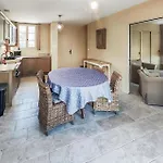 Сasa de vacaciones 2 Bedroom Lovely In Saint-laurent-de-la-ca