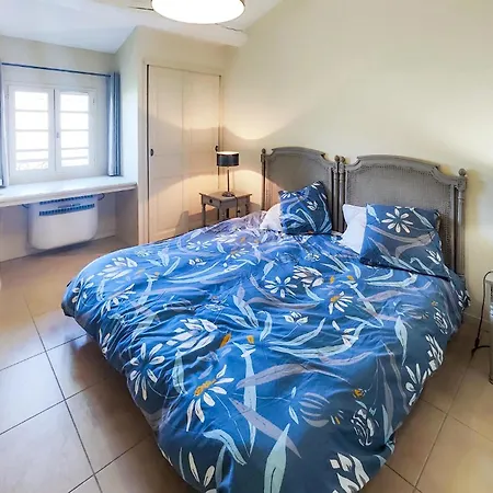 2 Bedroom Lovely In Saint-laurent-de-la-ca *
