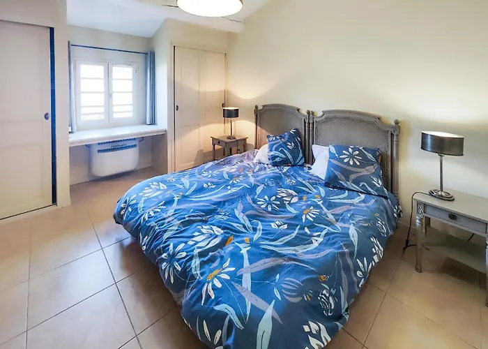 2 Bedroom Lovely In Saint-laurent-de-la-ca *